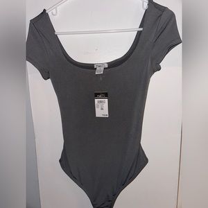 Grey short sleeve bodysuit - rue21